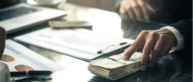 توزيع الرواتب والمساواة بين الموظفين